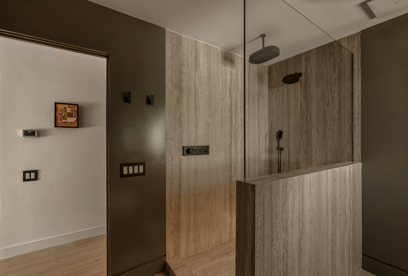 Huge walk in shower / tub in Primary Bathroom